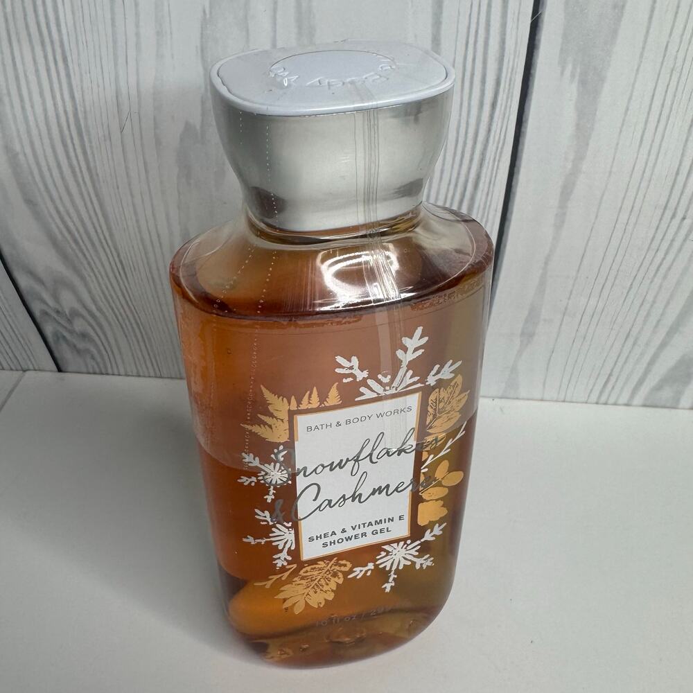 Bath & Body Works SNOWFLAKES & CASHMERE Body Wash Shower Gel 10 oz.  New sealed